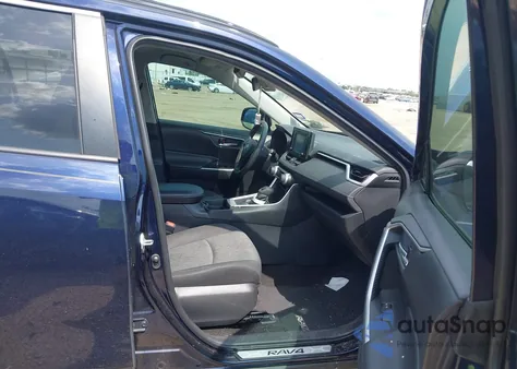 2021 Toyota Rav4 Xle z USA, uszkodzony, nr VIN 2T3W1RFV4MW142013